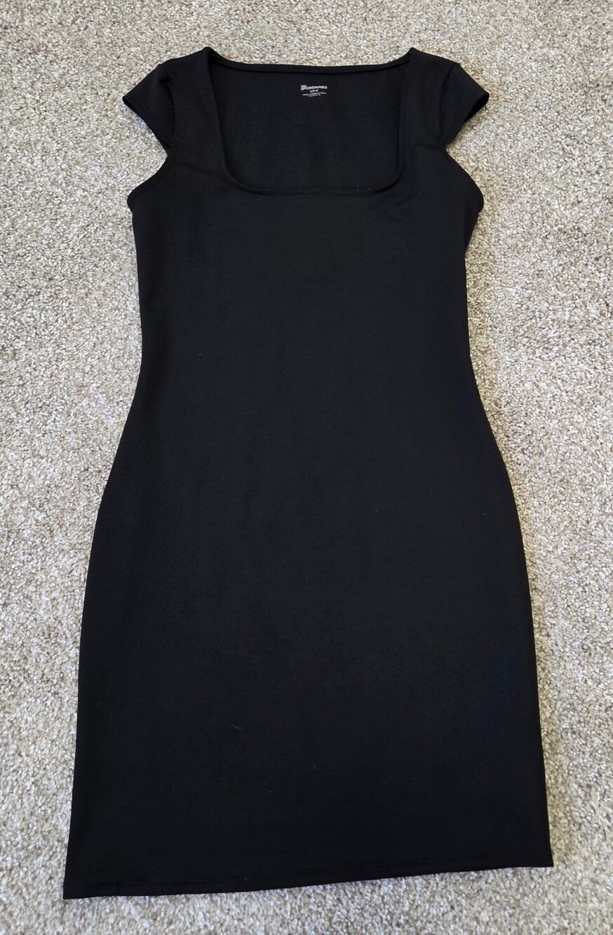 No Boundaries  Black Basic Short Sleeve Dress Size Small